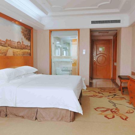Vienna International Hotel Guigang Hecheng Road Экстерьер фото