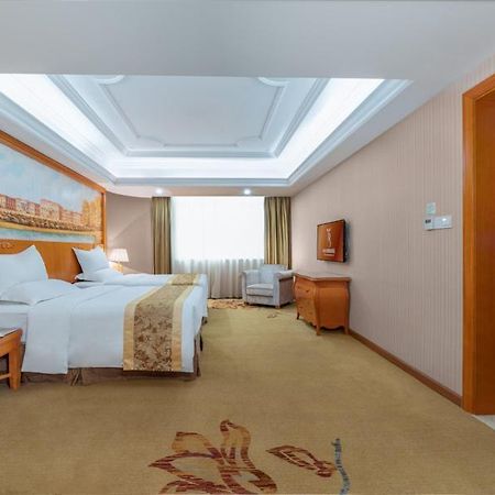 Vienna International Hotel Guigang Hecheng Road Экстерьер фото