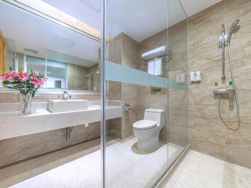 Vienna International Hotel Guigang Hecheng Road Экстерьер фото