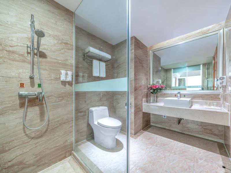 Vienna International Hotel Guigang Hecheng Road Экстерьер фото