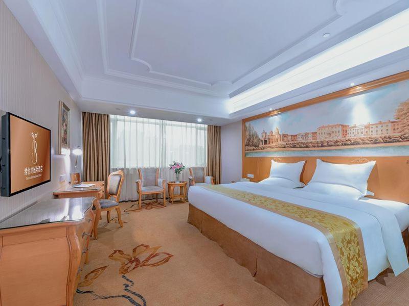 Vienna International Hotel Guigang Hecheng Road Экстерьер фото