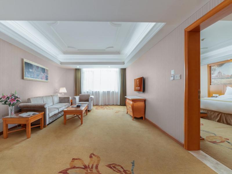 Vienna International Hotel Guigang Hecheng Road Экстерьер фото